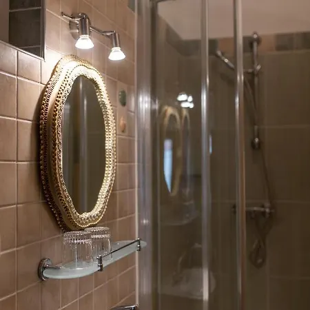 Vanjaka Bed and Breakfast Τρογκίρ